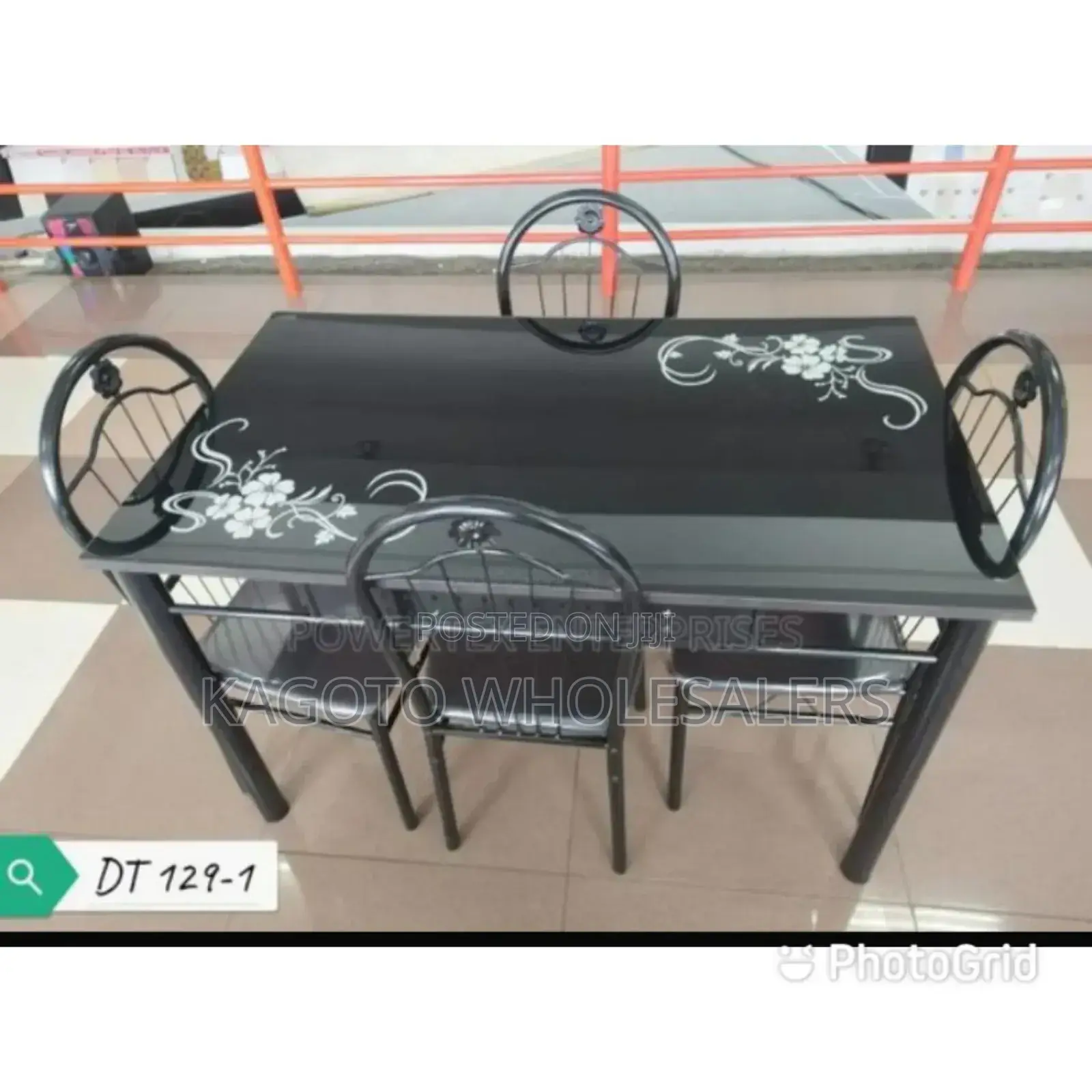 Dt129-1. Four Sitter Dinning Table