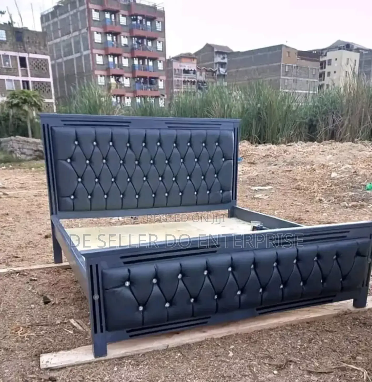 Blackie Bed 5x6 Mocket