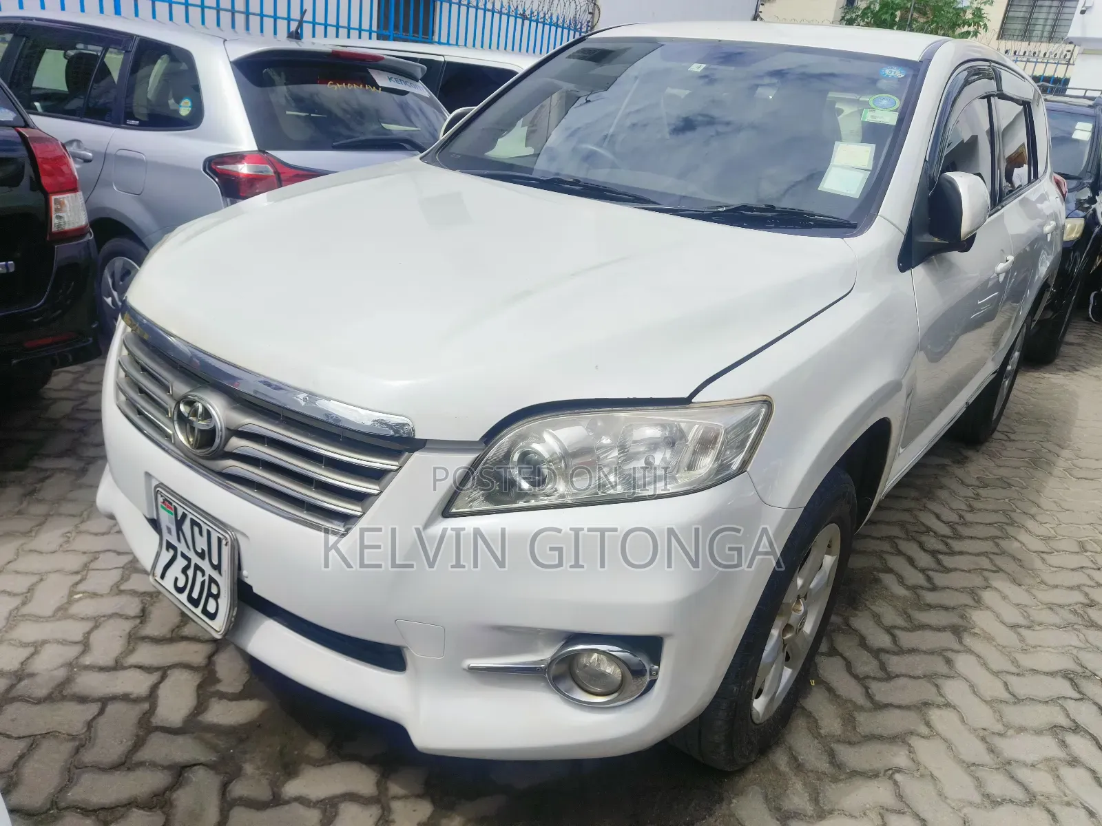 Toyota Vanguard 2012 White
