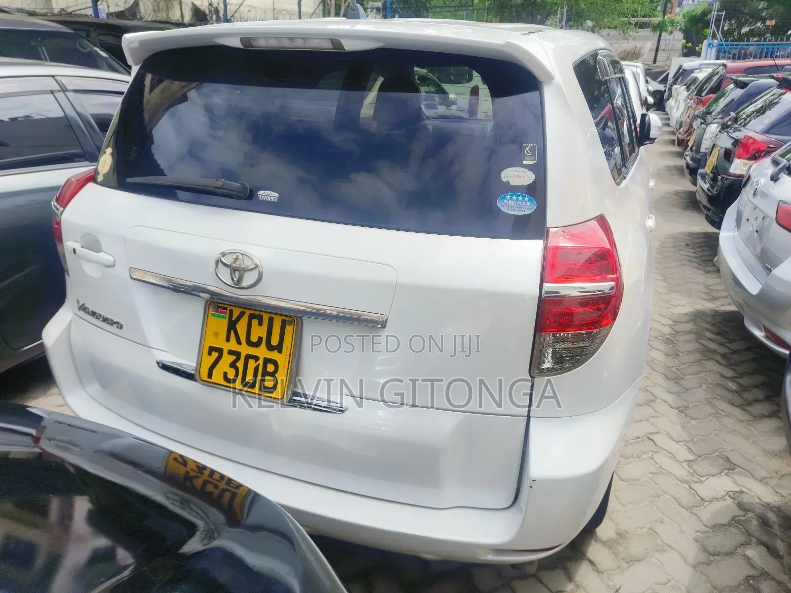 Toyota Vanguard 2012 White
