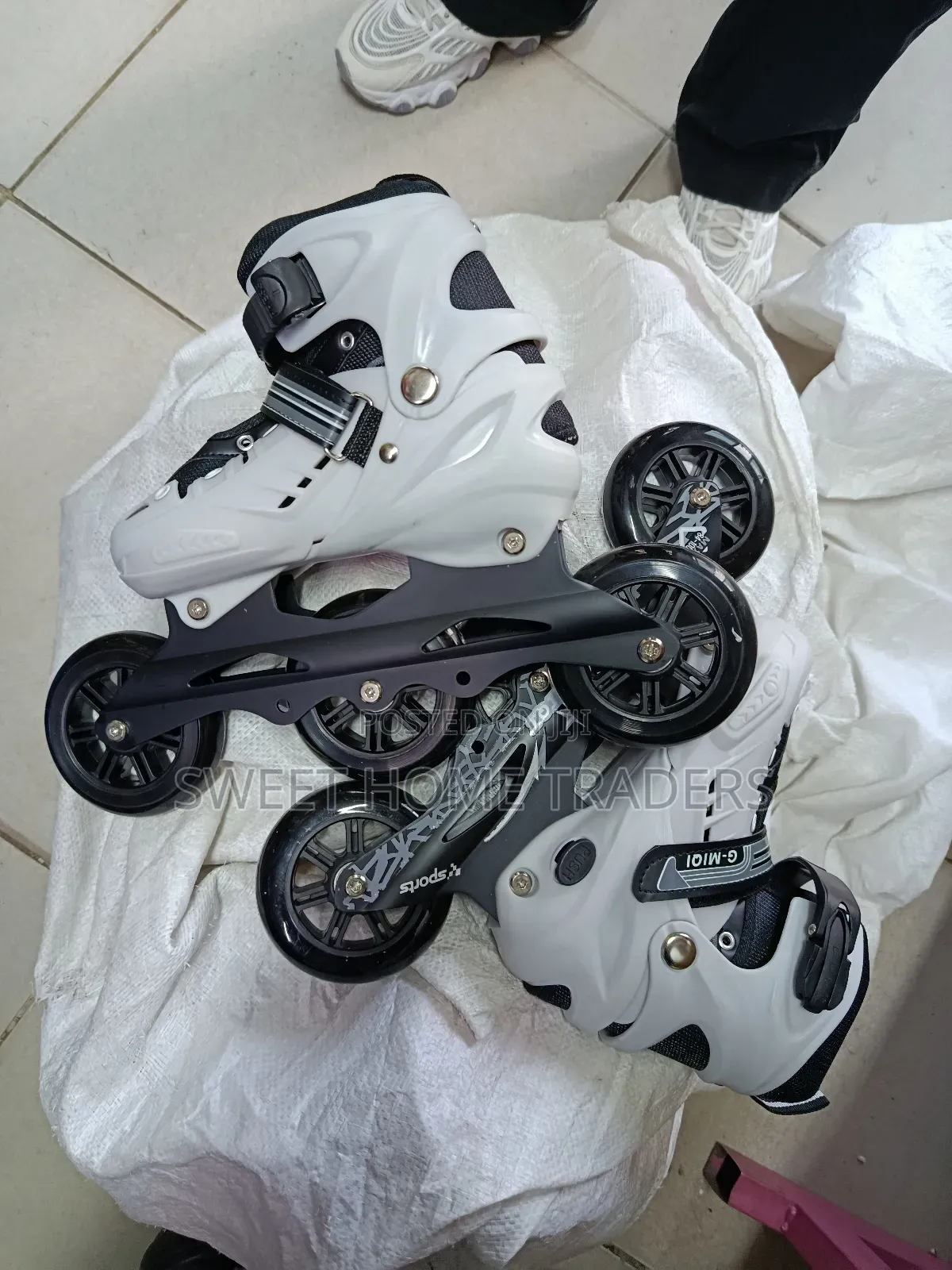 Professional 3 Wheel Rubber Skates Shoes