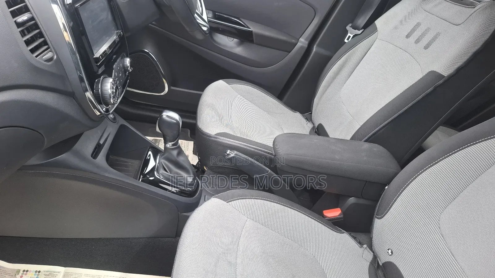 Renault Captur 1.2 Petrol FWD 2017 Beige