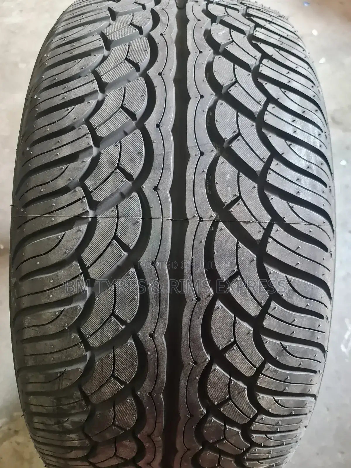 305 /40 R22 Yokohama Tyres (Japan)