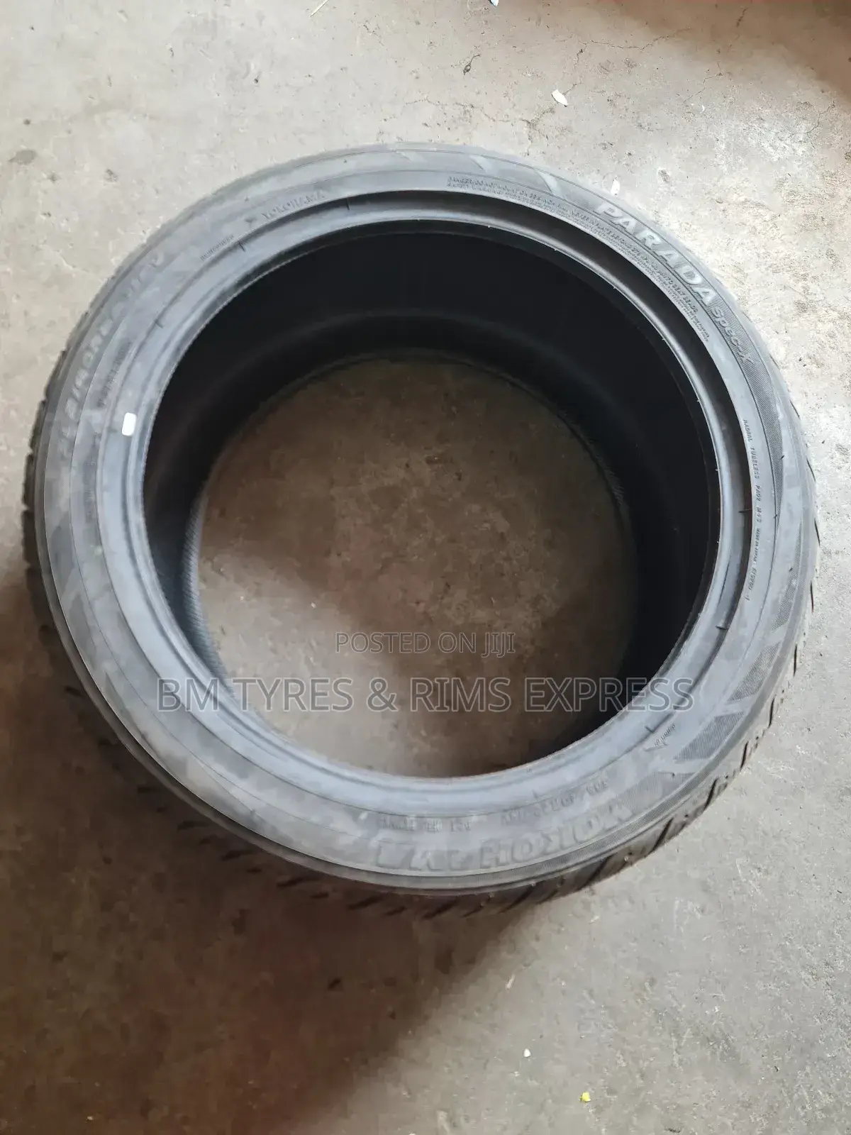 305 /40 R22 Yokohama Tyres (Japan)