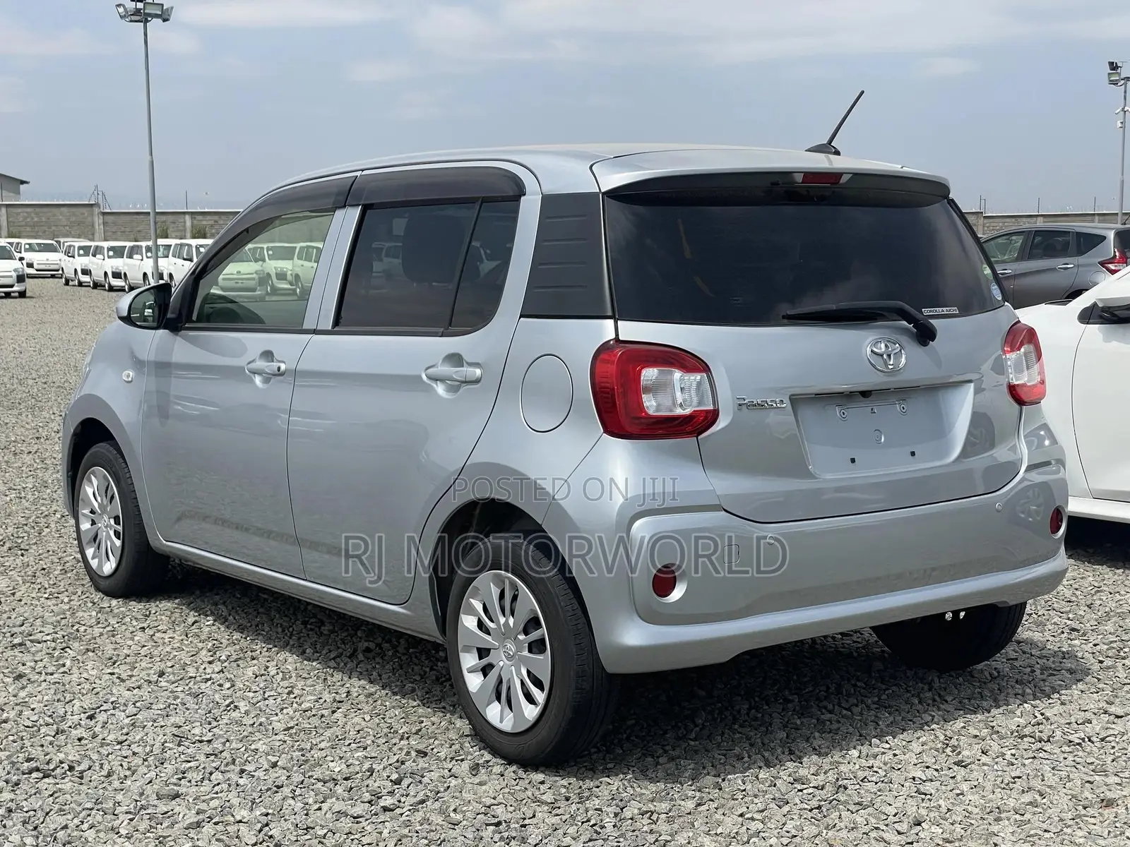 Toyota Passo 1.0 FWD 2018 Silver