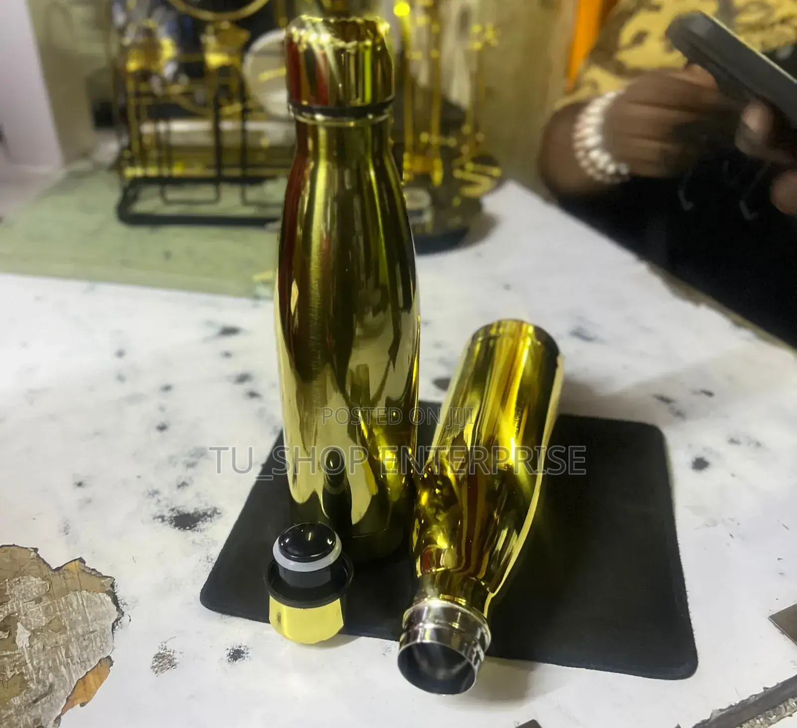 600 Ml Golden Hot or Cold Vacuum Bottle