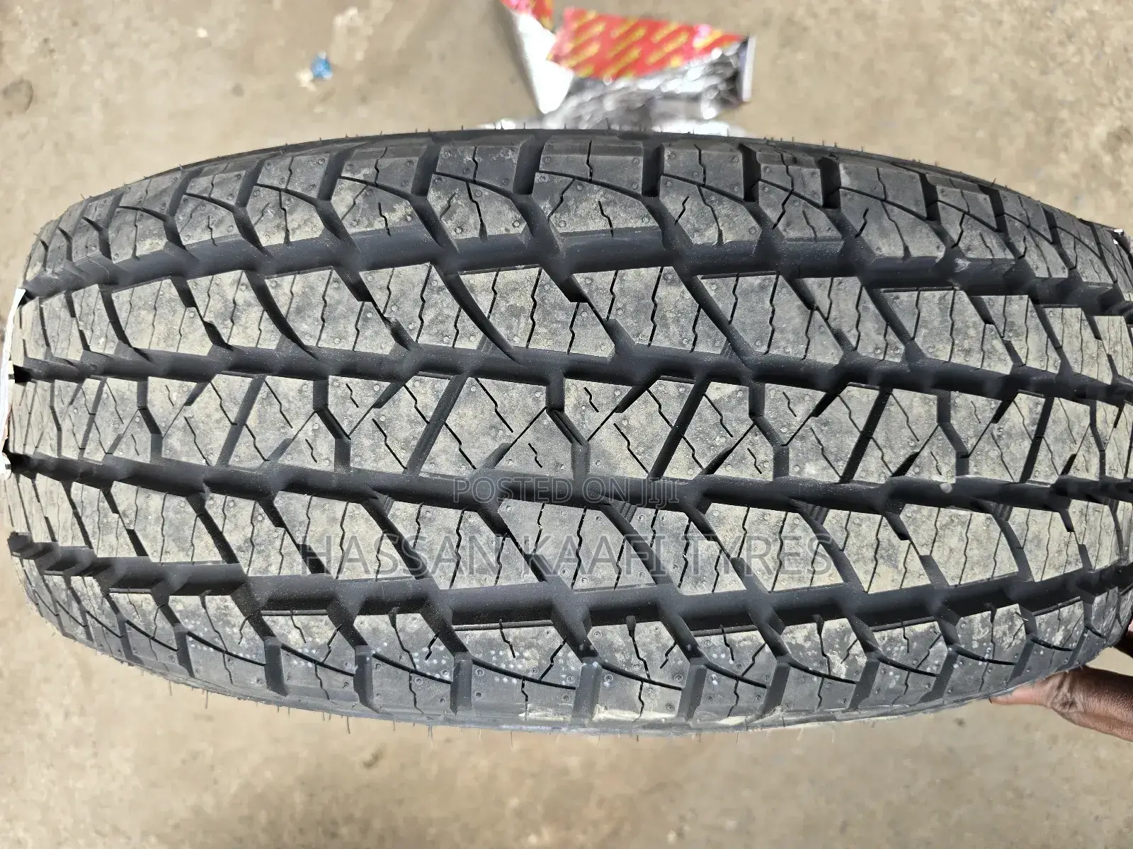 235/65r17 Roadx Tyre At