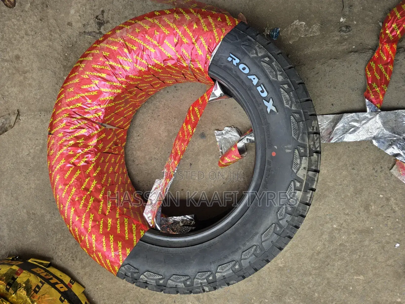 235/65r17 Roadx Tyre At