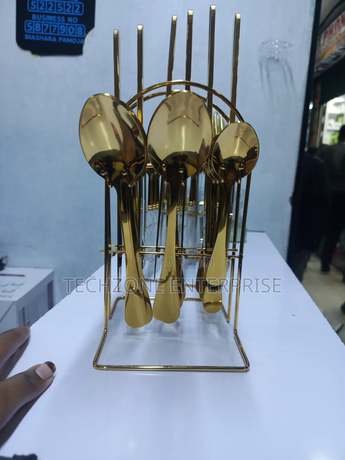 Gold Quality 24 Pieces Gold Cutlery Set .,