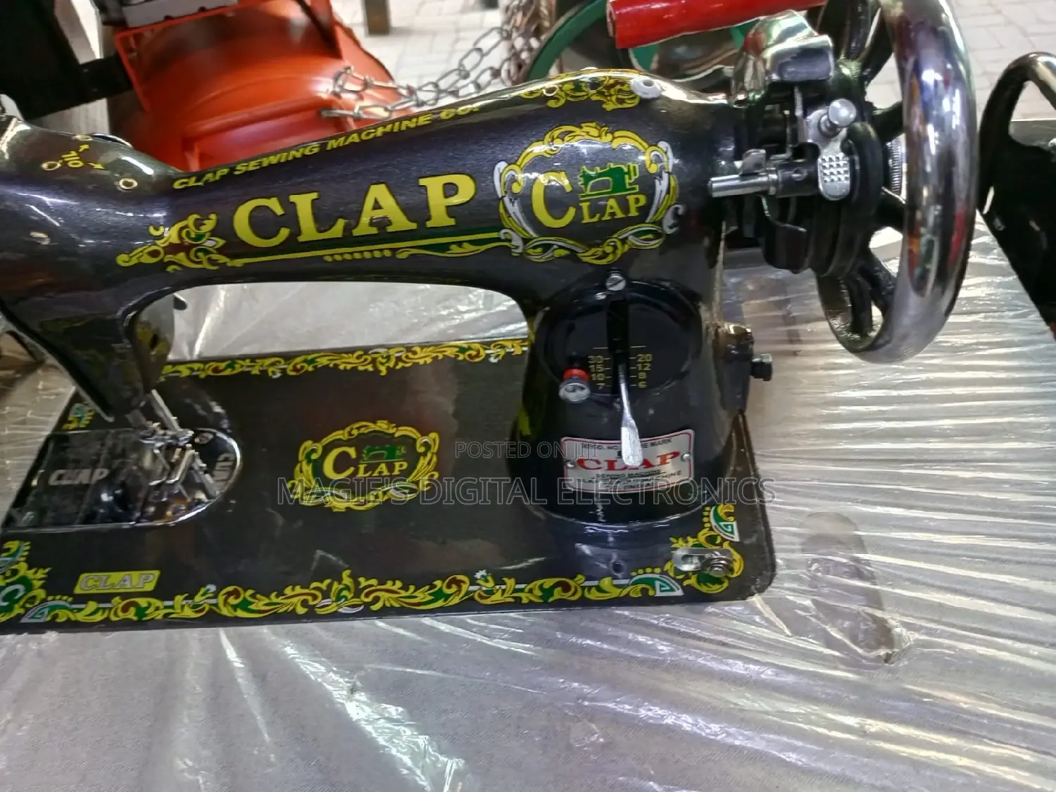 Well Performing Clap Sewing Machine With Stand