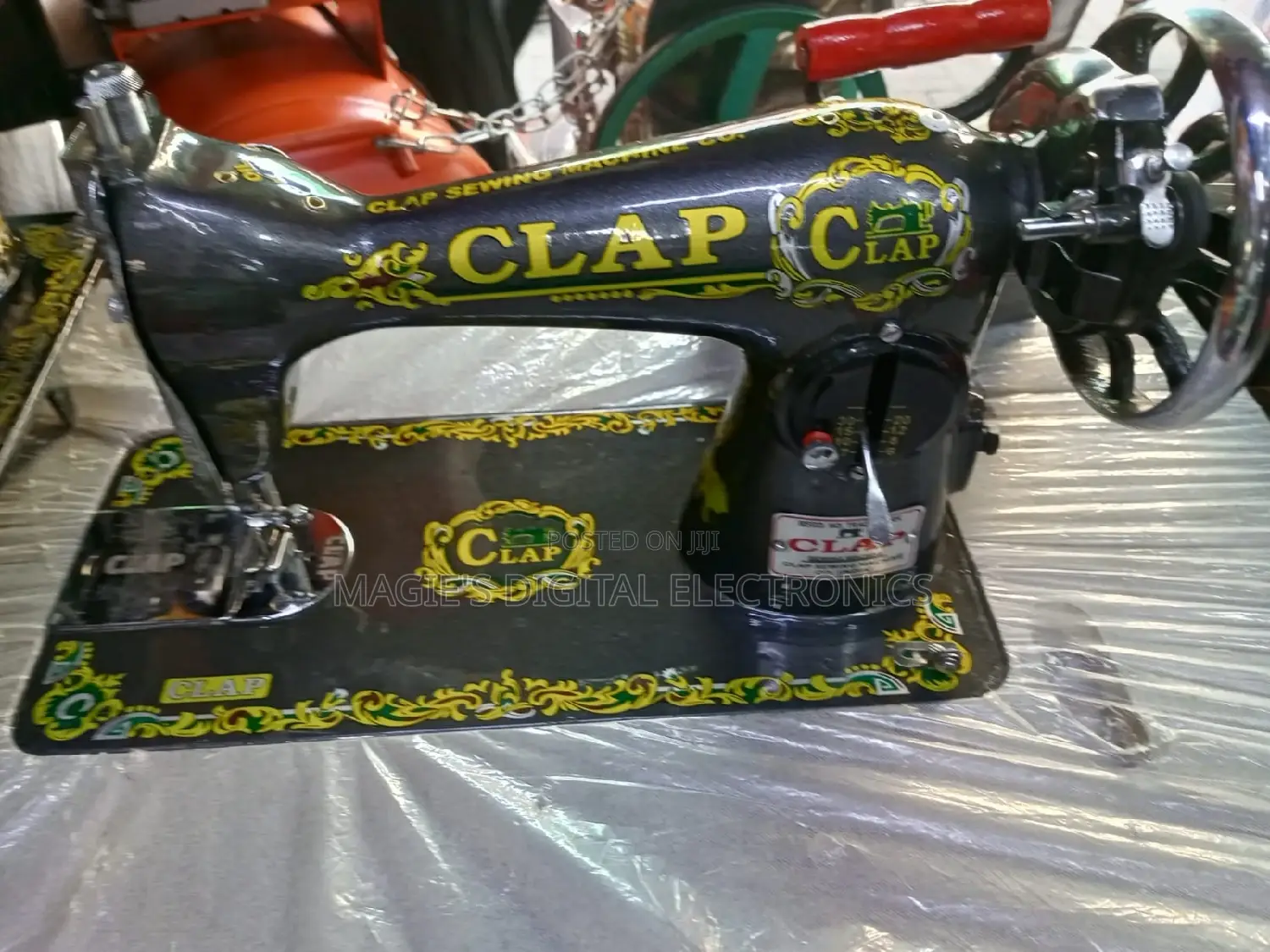 Highly Certified Clap Sewing Machine With Stand