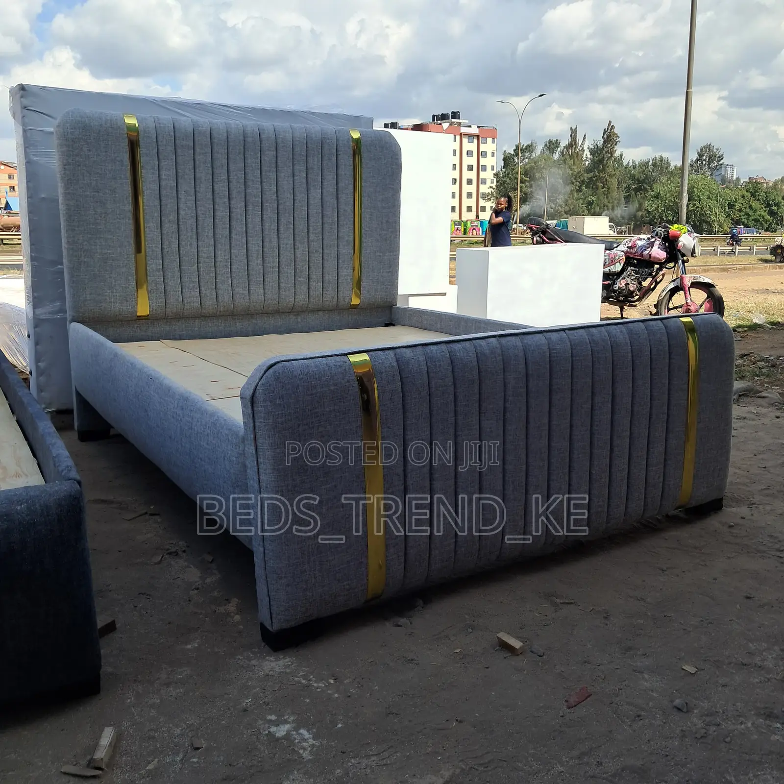5 by 6 Modern Lined Bed