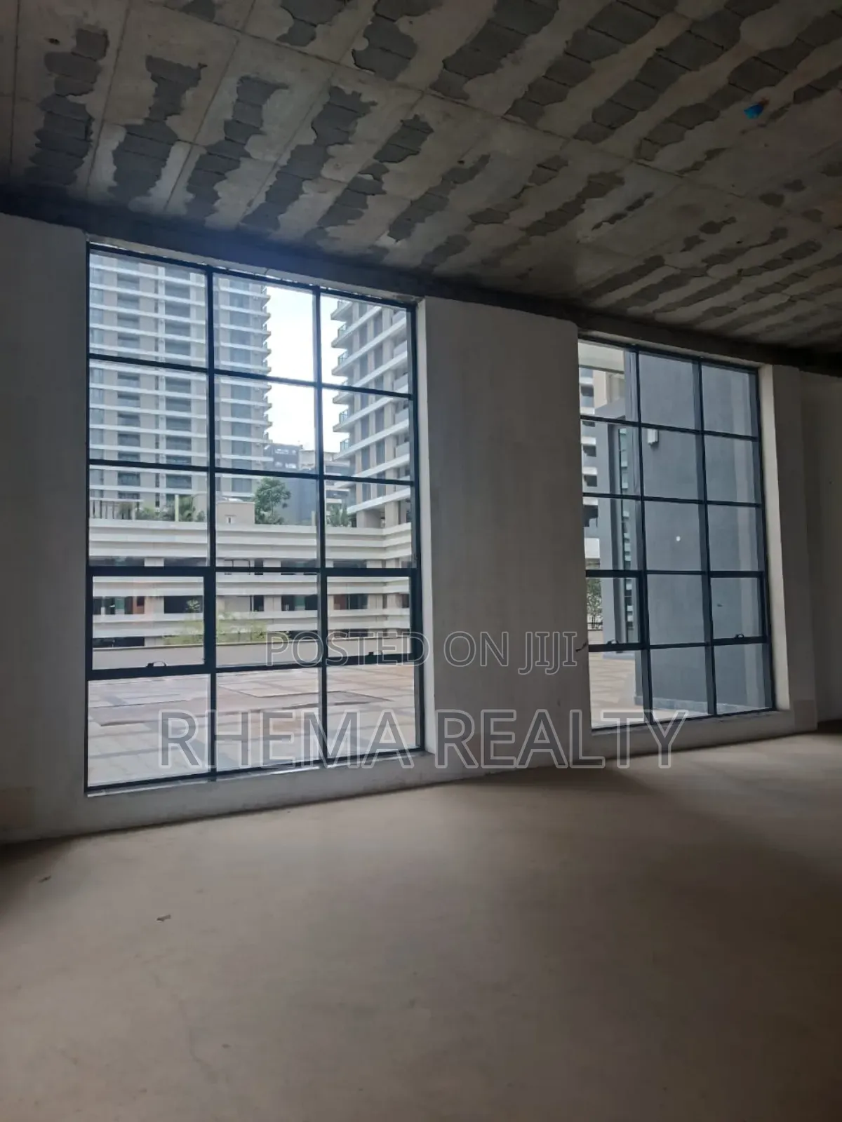 Modern Office Space With Terrace Ref: 088/001/Rre