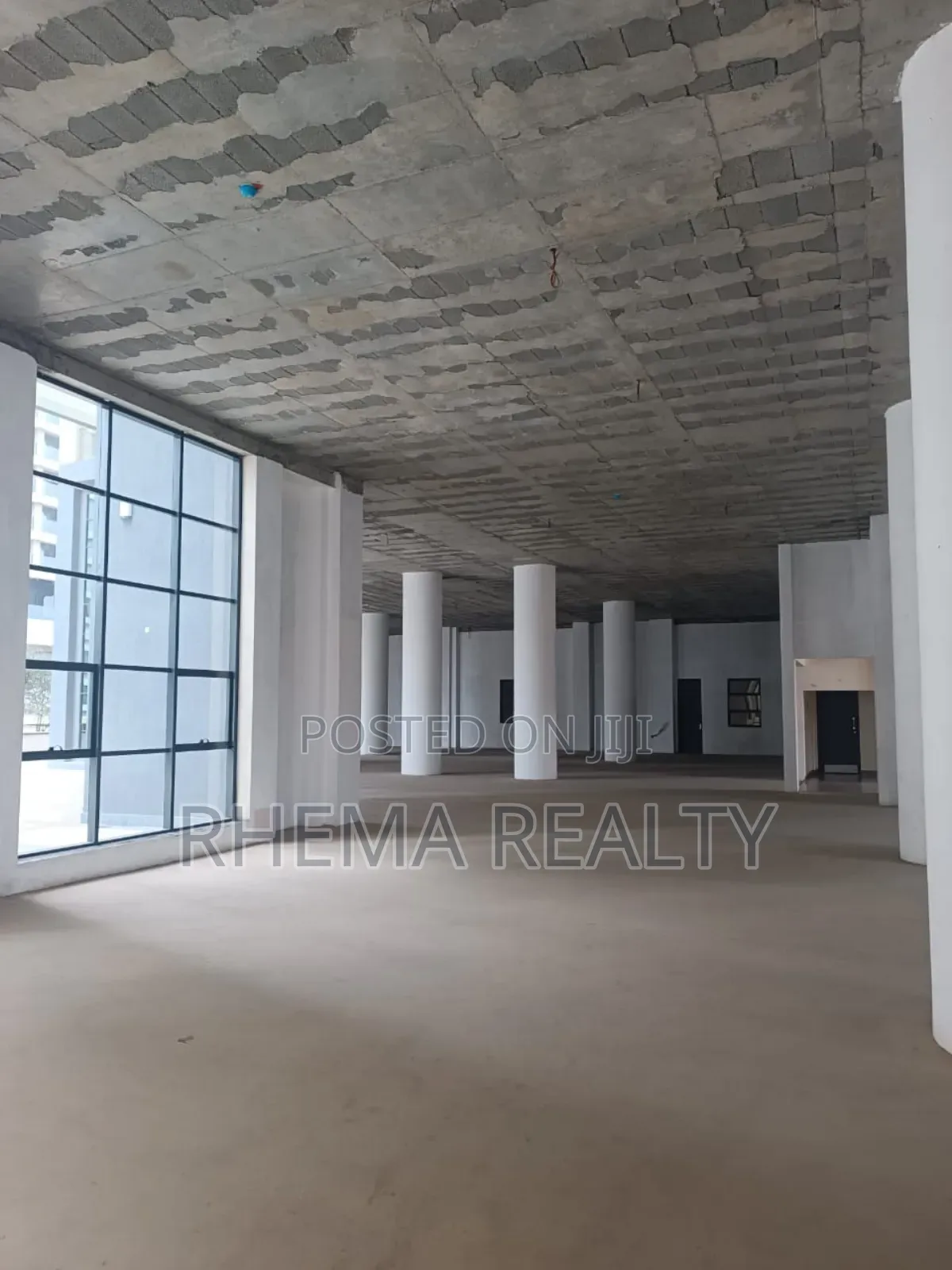 Modern Office Space With Terrace Ref: 088/001/Rre