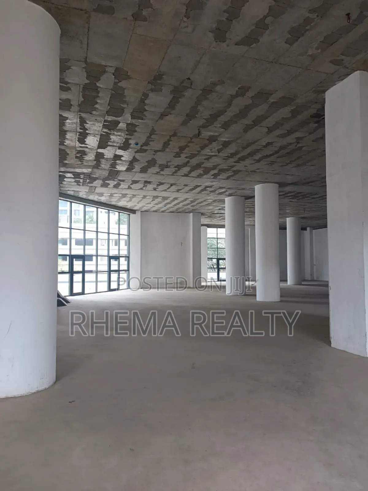 Modern Office Space With Terrace Ref: 088/001/Rre