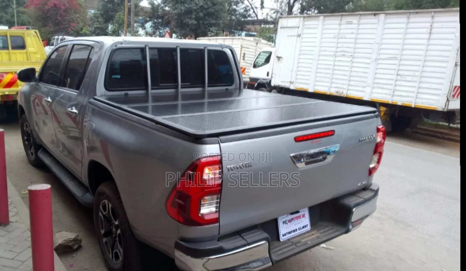 Ford Ranger Double Cab Pickup Truck.
It Folds 3 Times