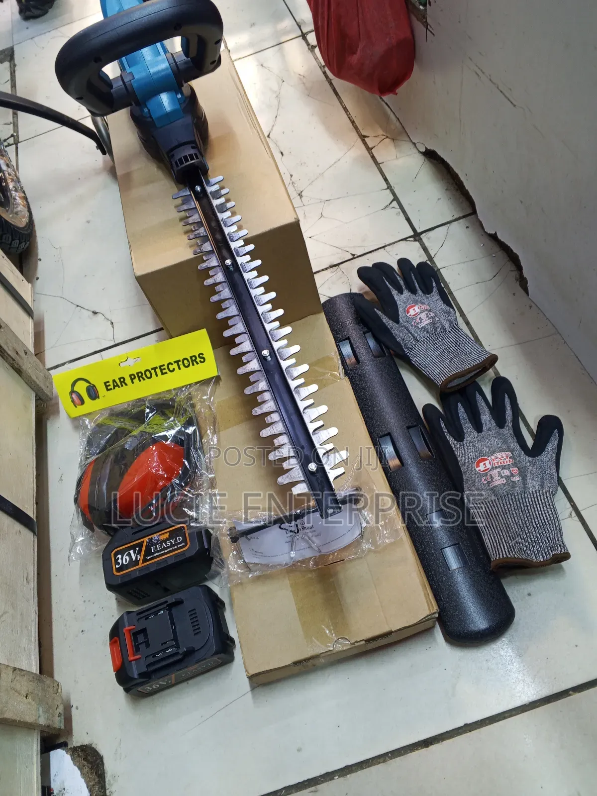 Cordless Hedge Trimmer With Ear Protector and Accessories