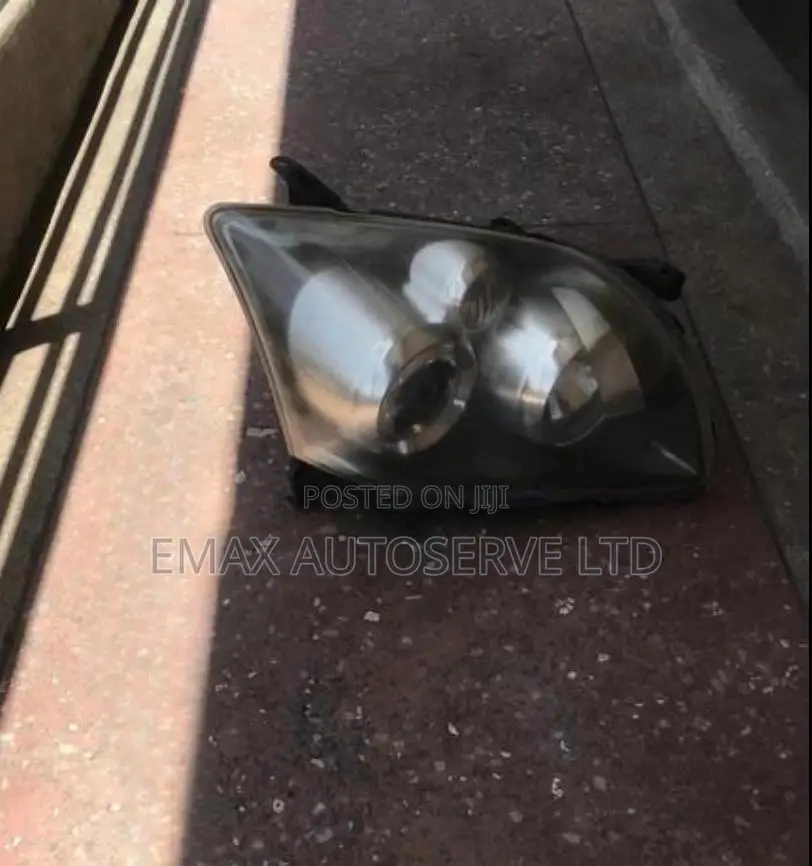 Toyota Avensis 2005 Headlight Xenon