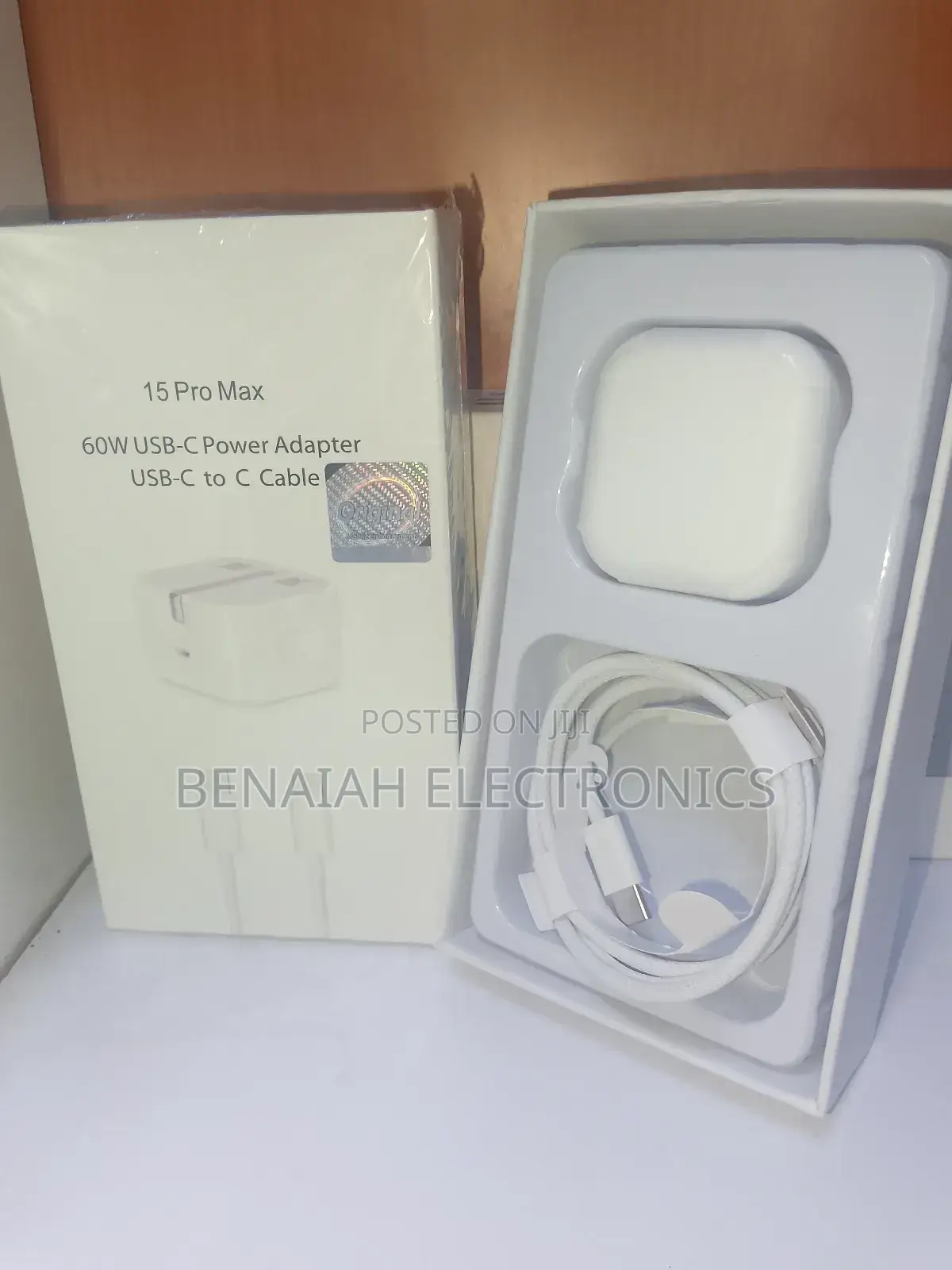 White iPhone 15 Pro Max Charger 60 Watts Adapter Usb-C to C