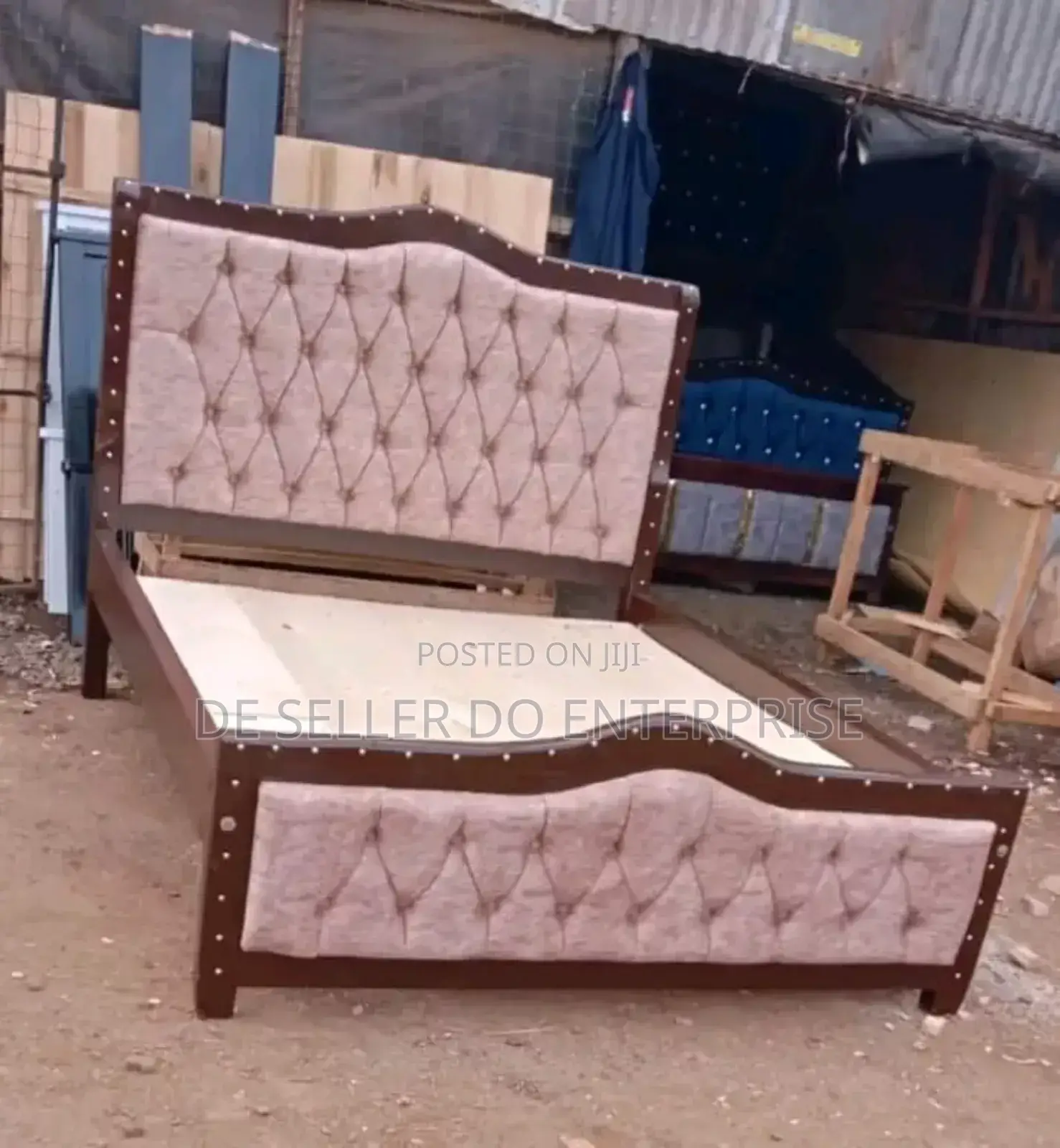 Bed Brown Hardwood 5*6 Mocket Bed