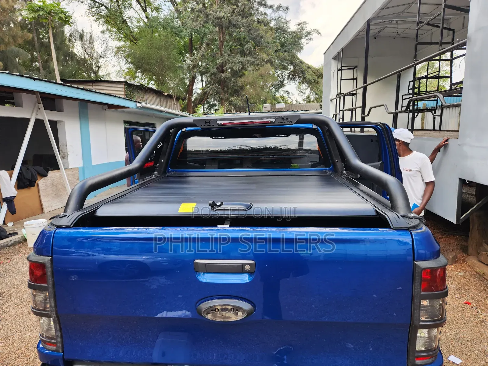 Double Cab Hilux Revo 2015+ Manual Roller Lid Tonneau