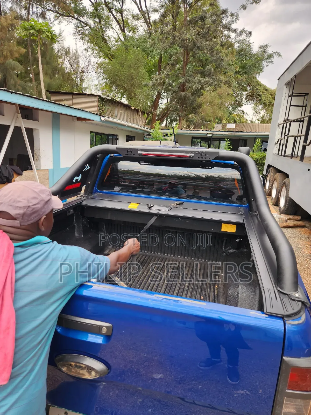 Double Cab Hilux Revo 2015+ Manual Roller Lid Tonneau