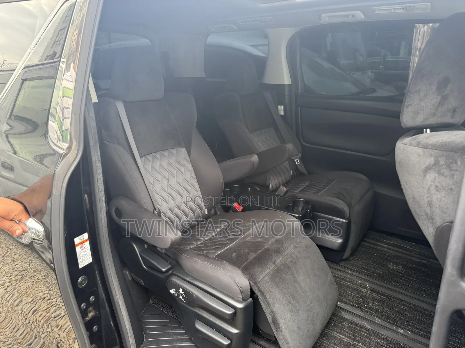 Toyota Alphard 2.5 Petrol FWD 2018 Black