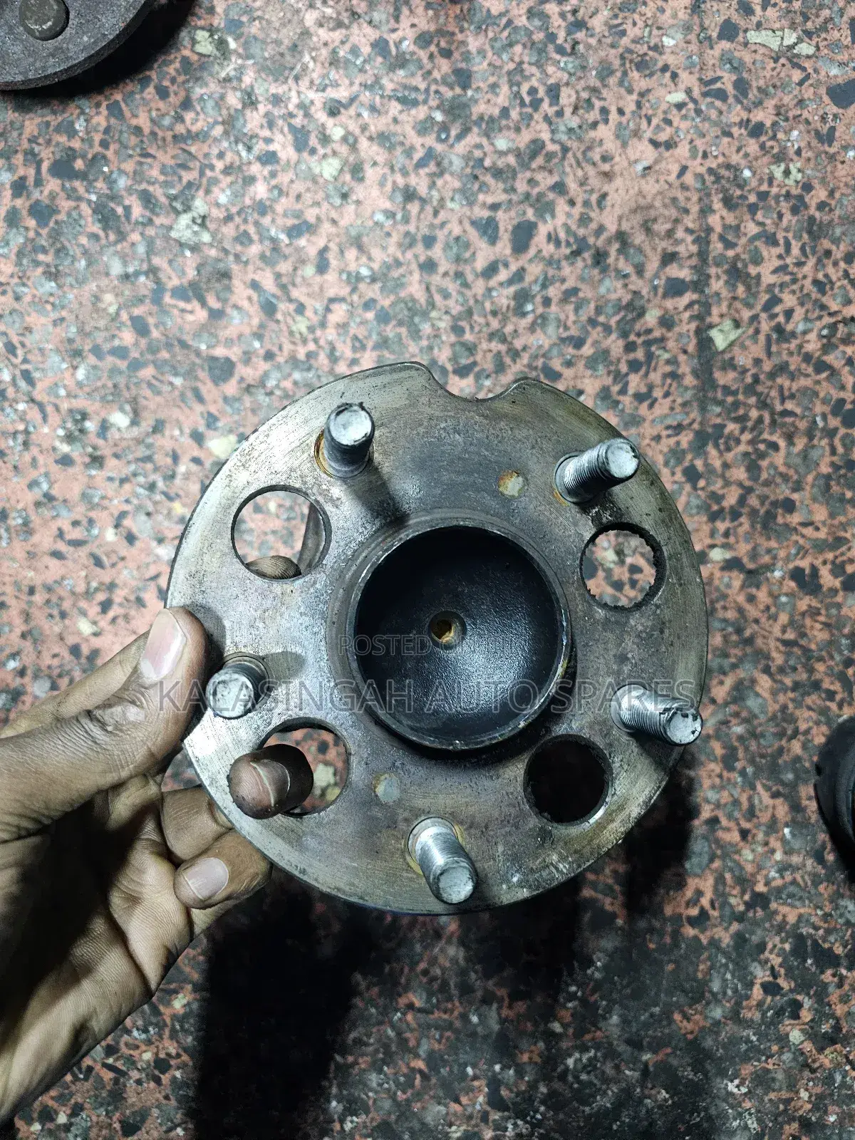 Rear Hub Noah 2wd