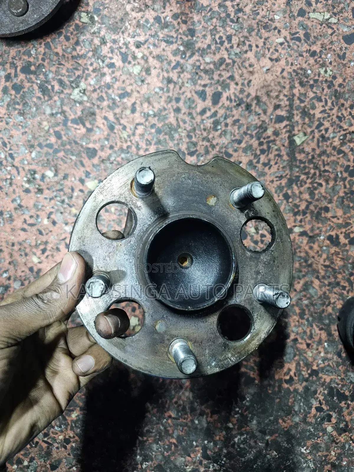 Rear Hub Noah 2wd