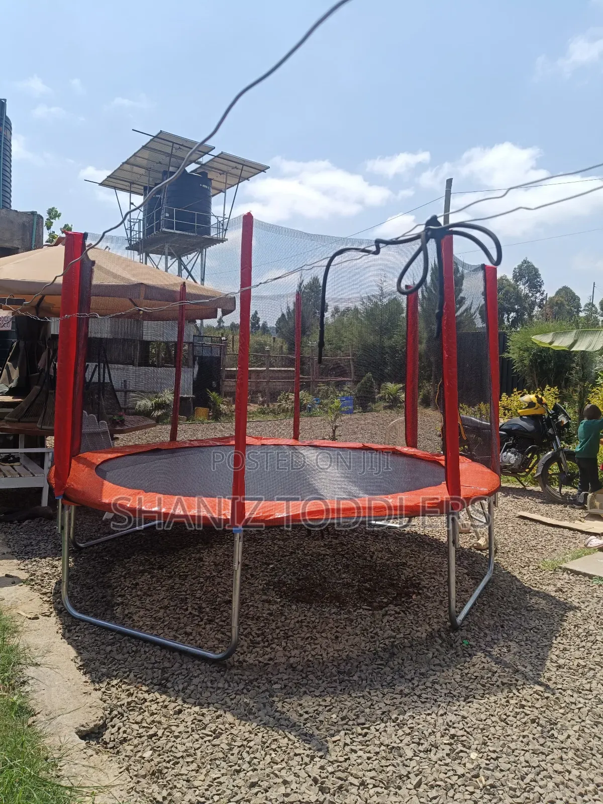 Outdoor Jump Fun / Trampoline
