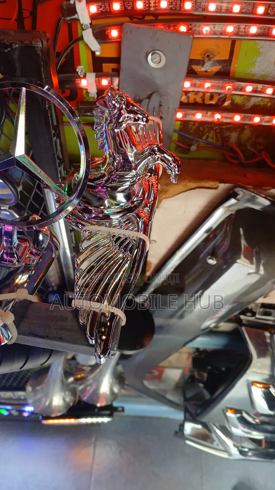 Bonnet Hood Emblem - Horse Bonnet Hood