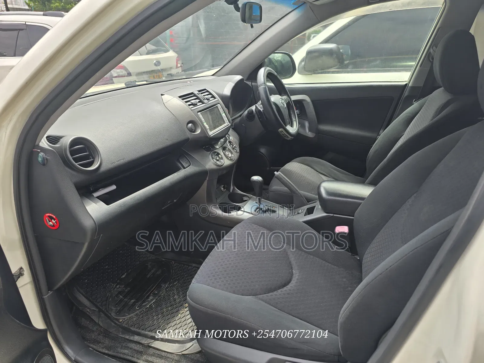 Toyota Vanguard 2011 White