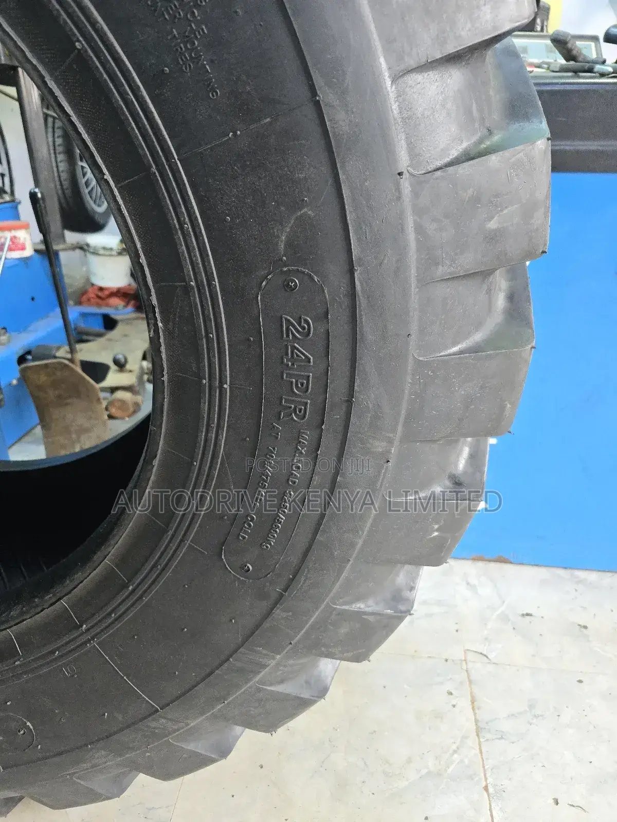 17.5 - 25 Road Hiker Industrial Tubetype Tire
