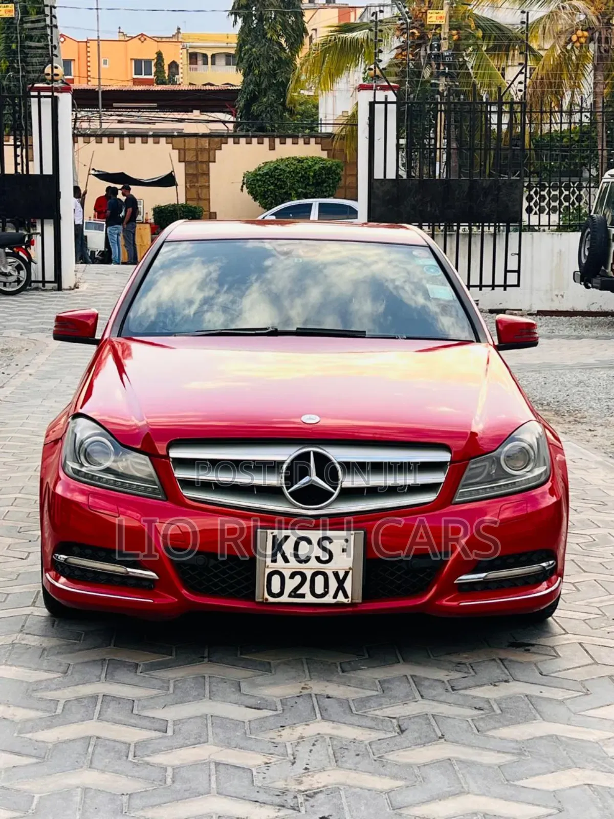 Mercedes-Benz C200 2011 Red