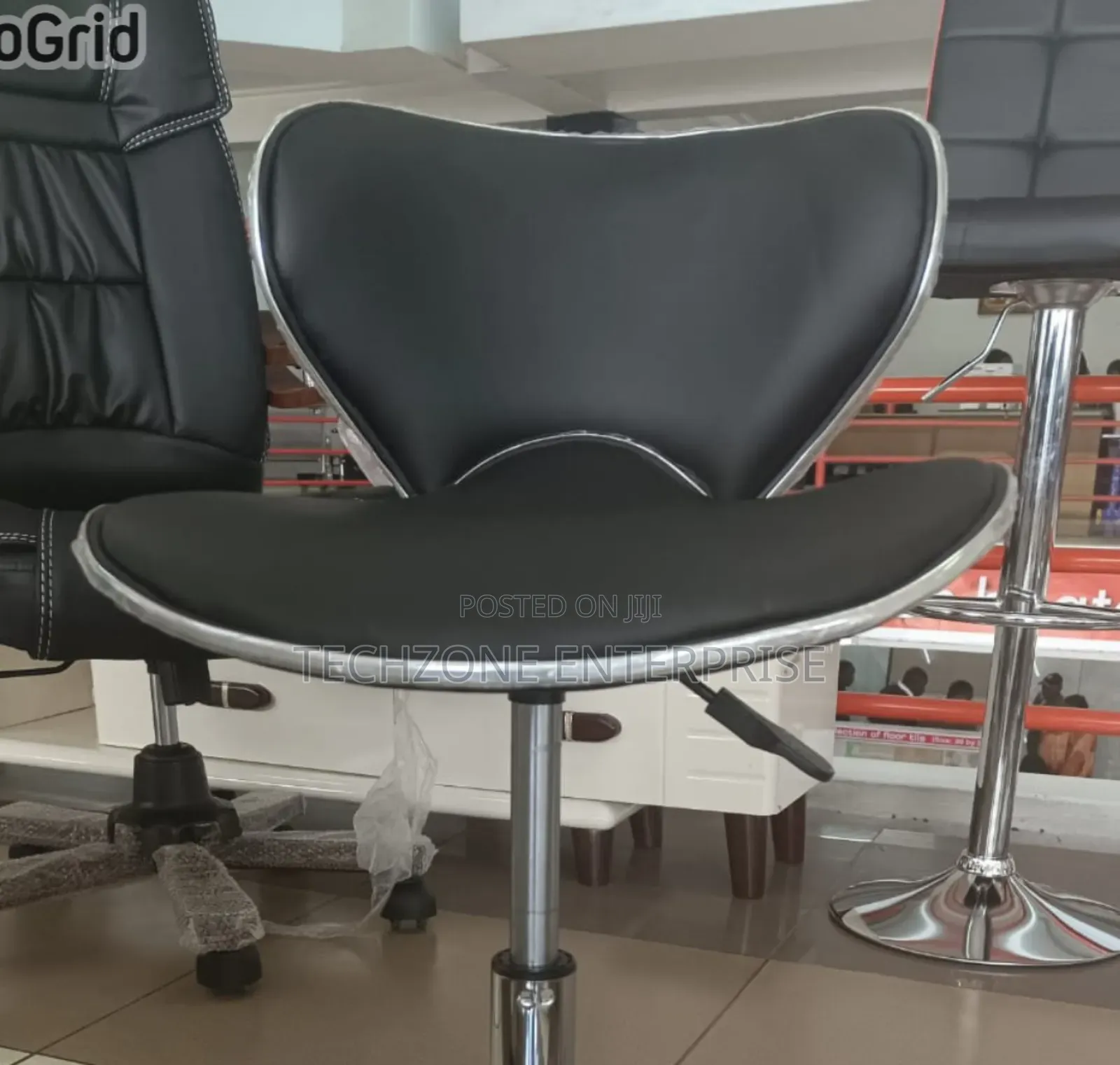 Comfortable Executive Office/Salon / Bar Stool 