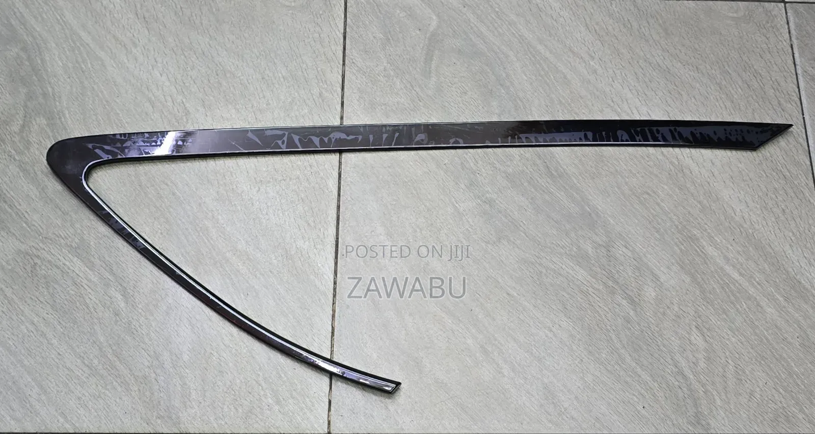 Harrier Rx 330 Rear Window Trim (Triangle/Nike )