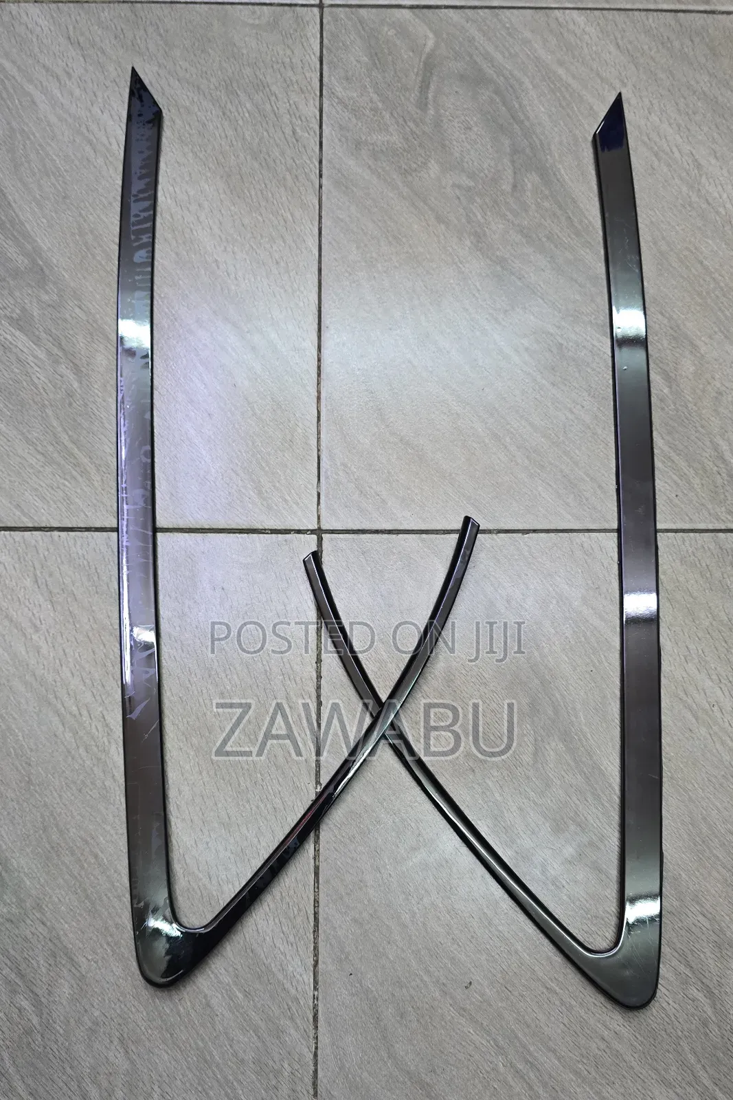 Harrier Rx 330 Rear Window Trim (Triangle/Nike )