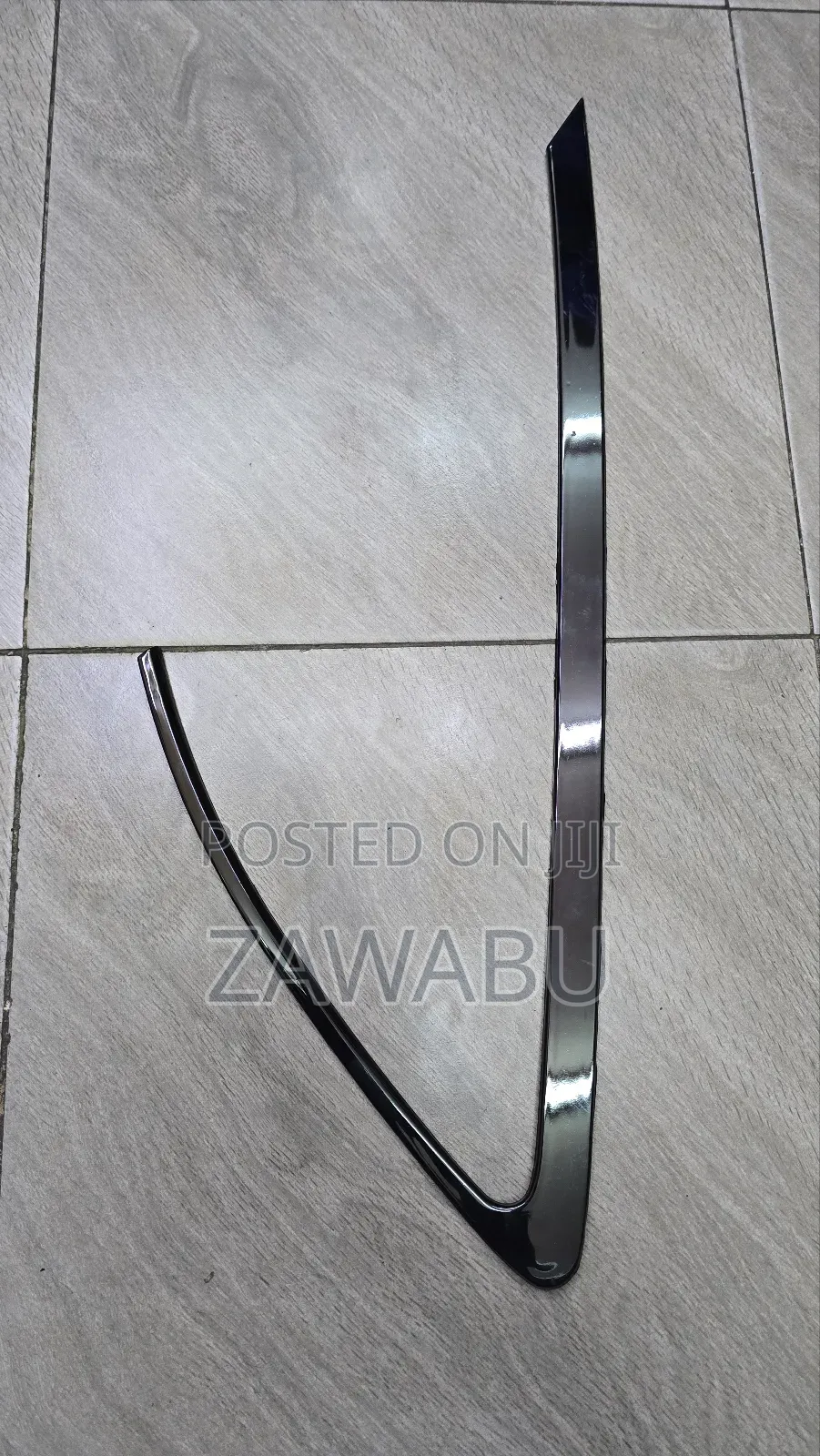 Harrier Rx 330 Rear Window Trim (Triangle/Nike )
