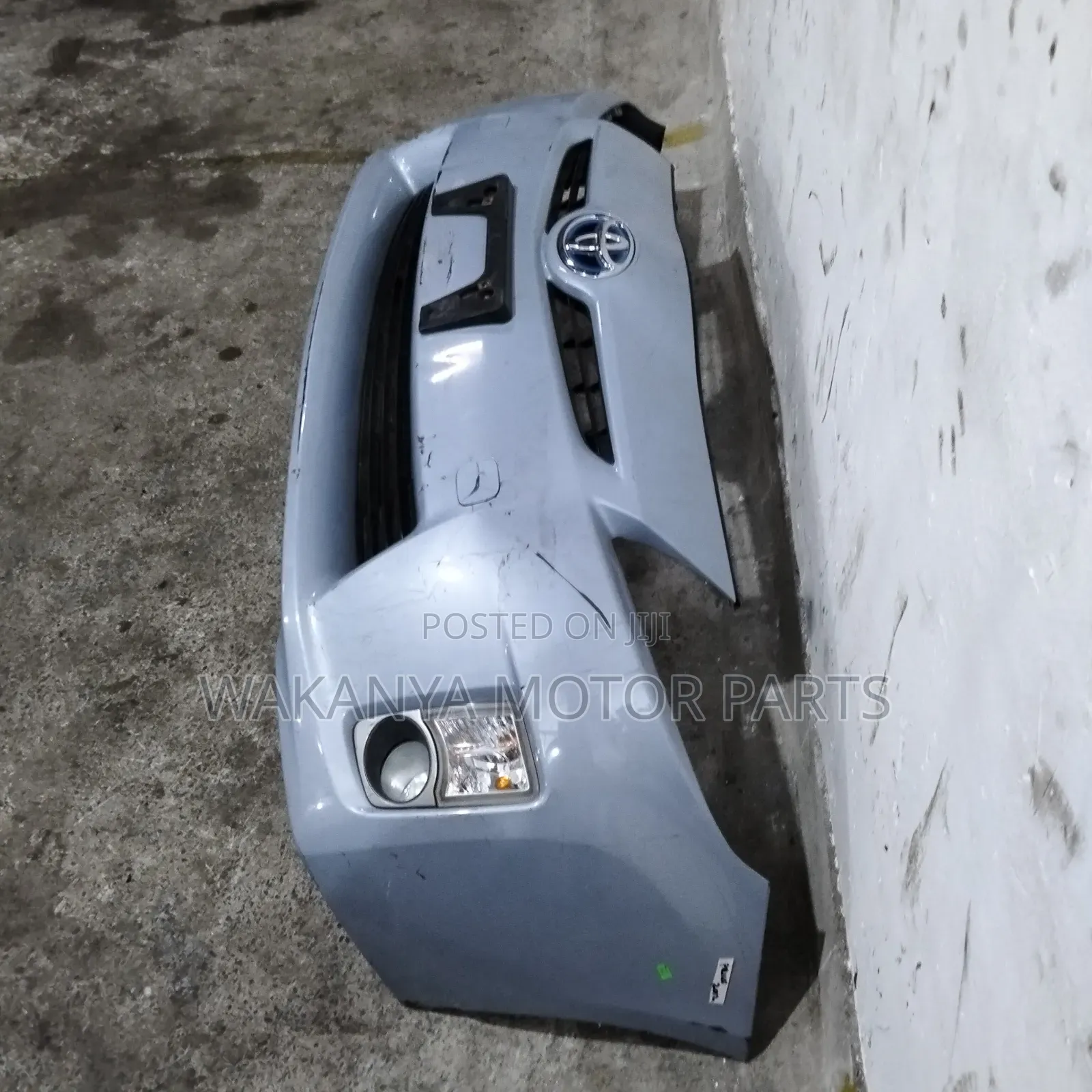 Toyota Prius Model 2011/2012/2014 Front Bumper Complete, Ex Japan
