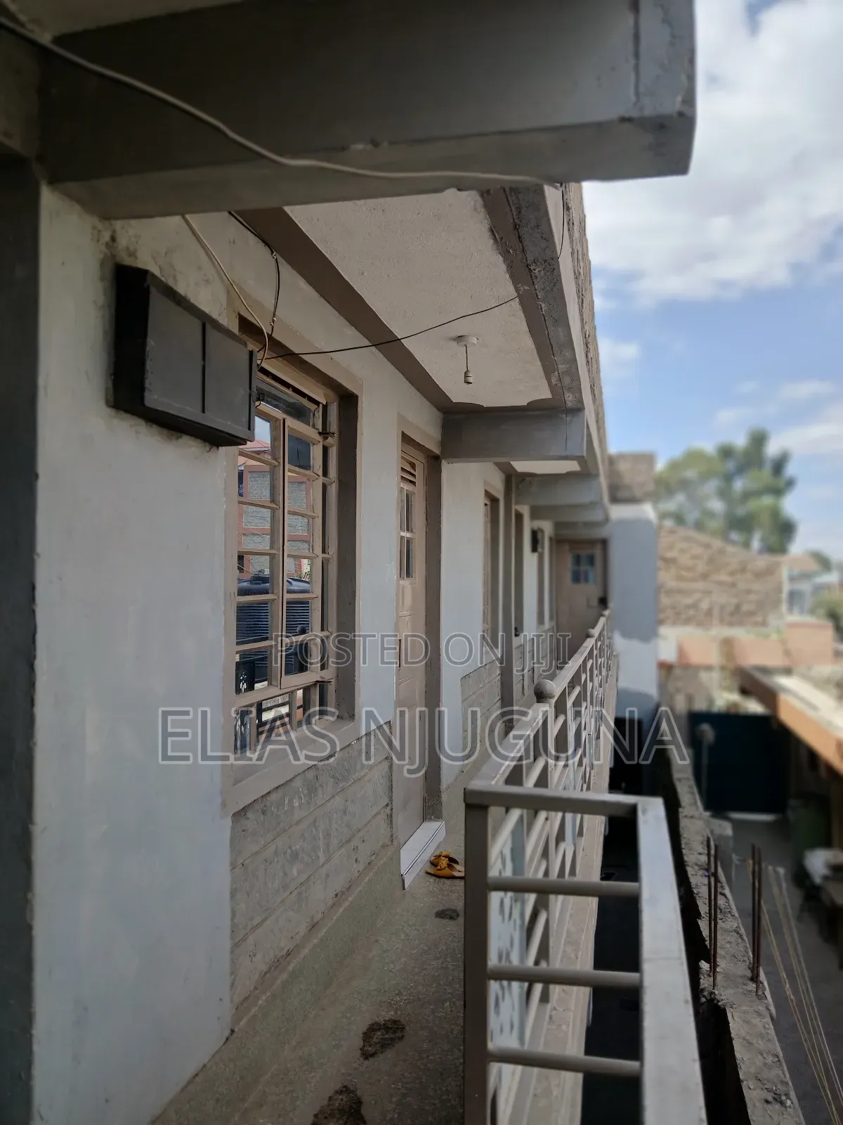 Mini Flat in Donholm for sale