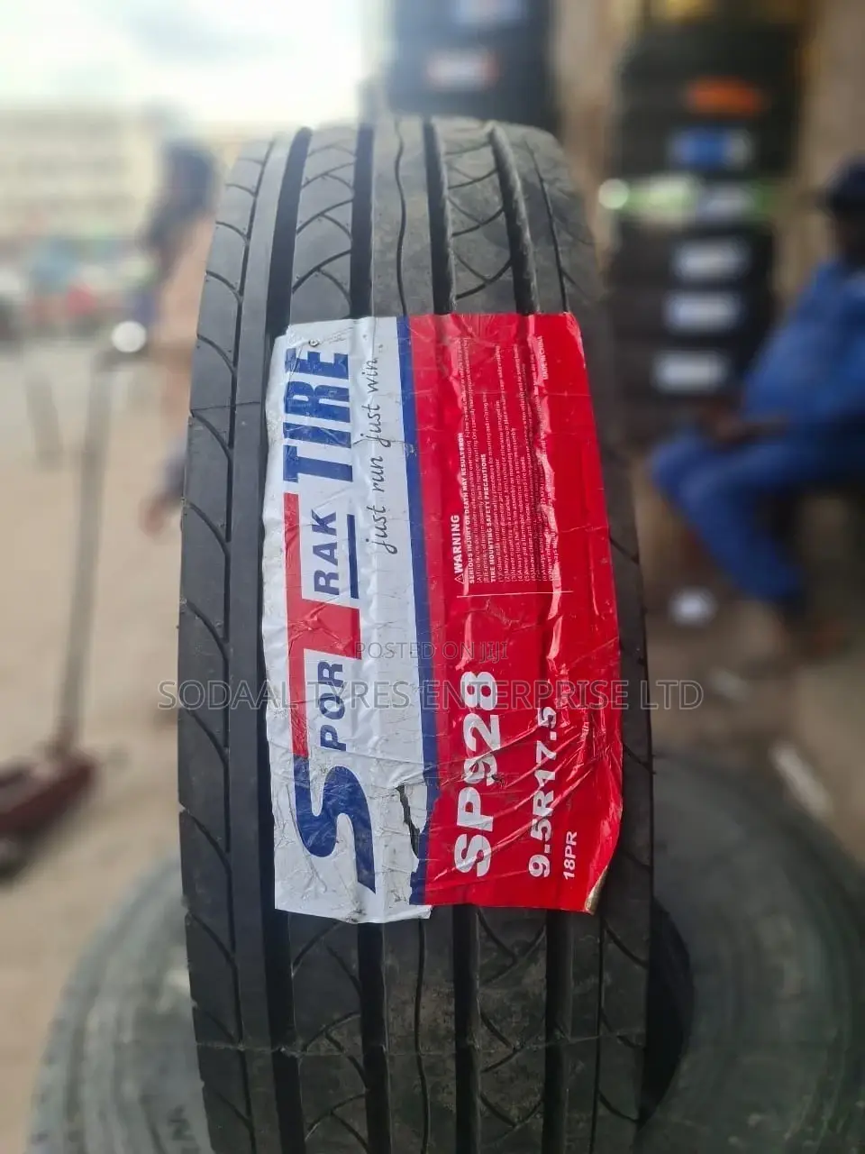 9.5r17.5 Sportrak Tire (Mn)