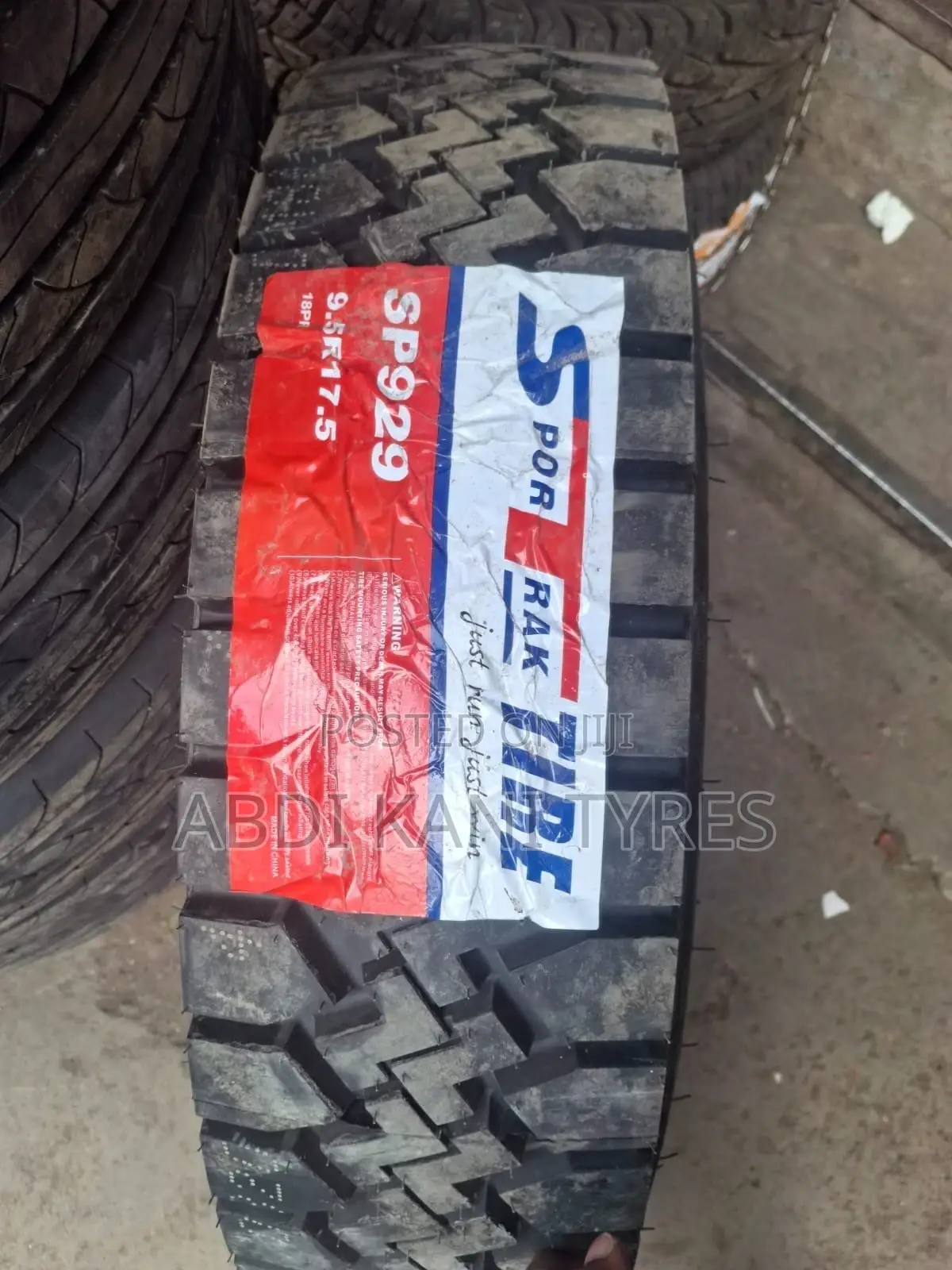 9.5r17.5 Sportrak Tire (Diff)