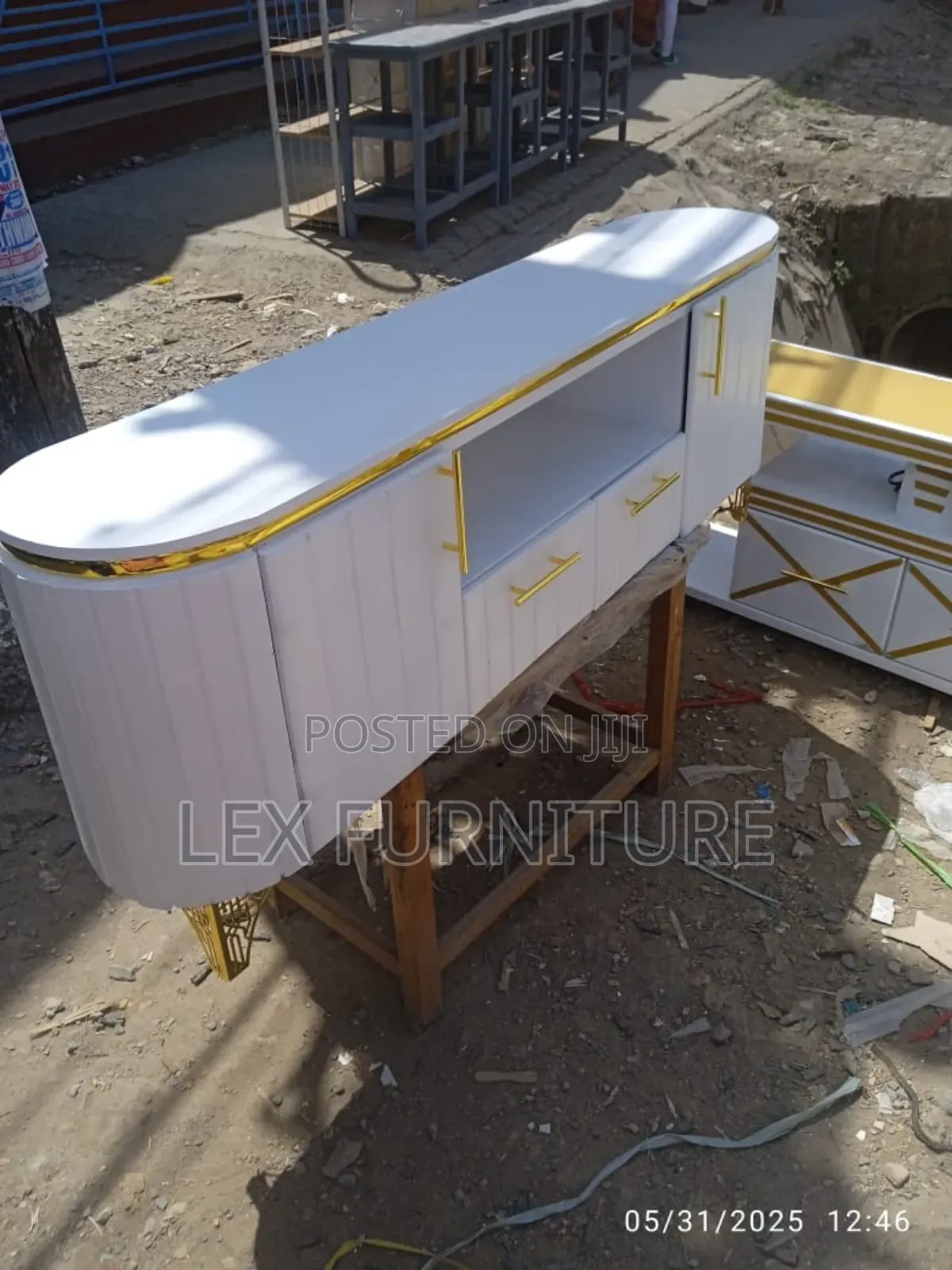 Oval Tv Stand