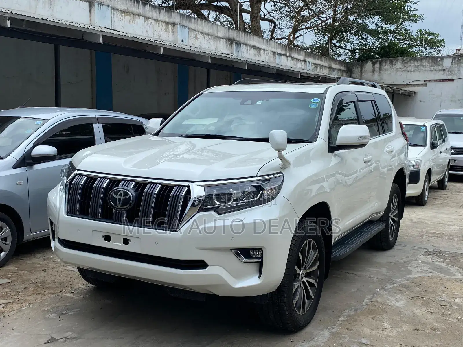 Toyota Land Cruiser Prado 2018 White