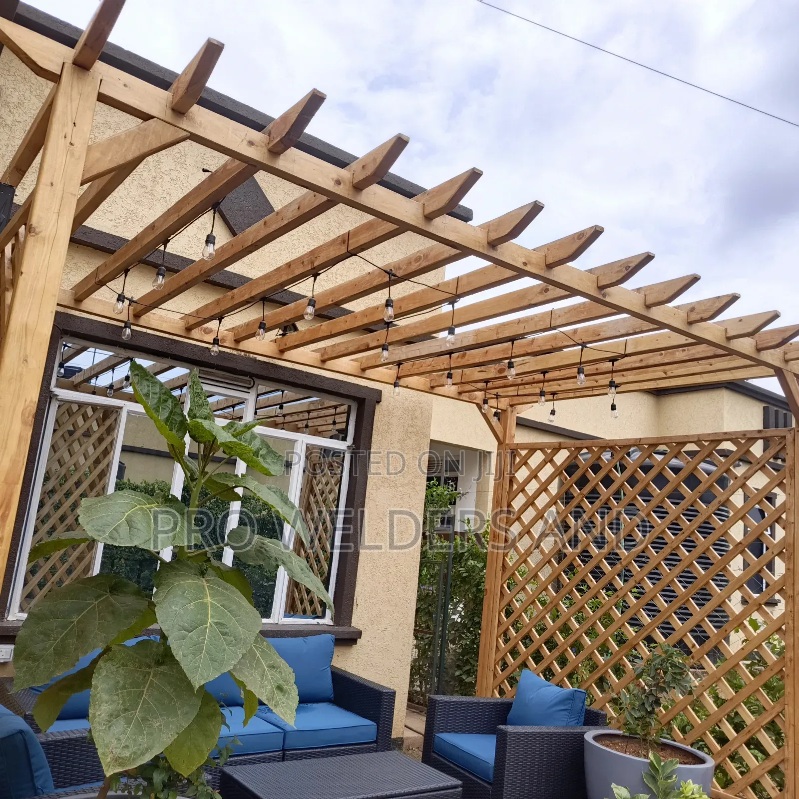 "Elegant Wooden Pergola – Perfect Outdoor Shade Style!"