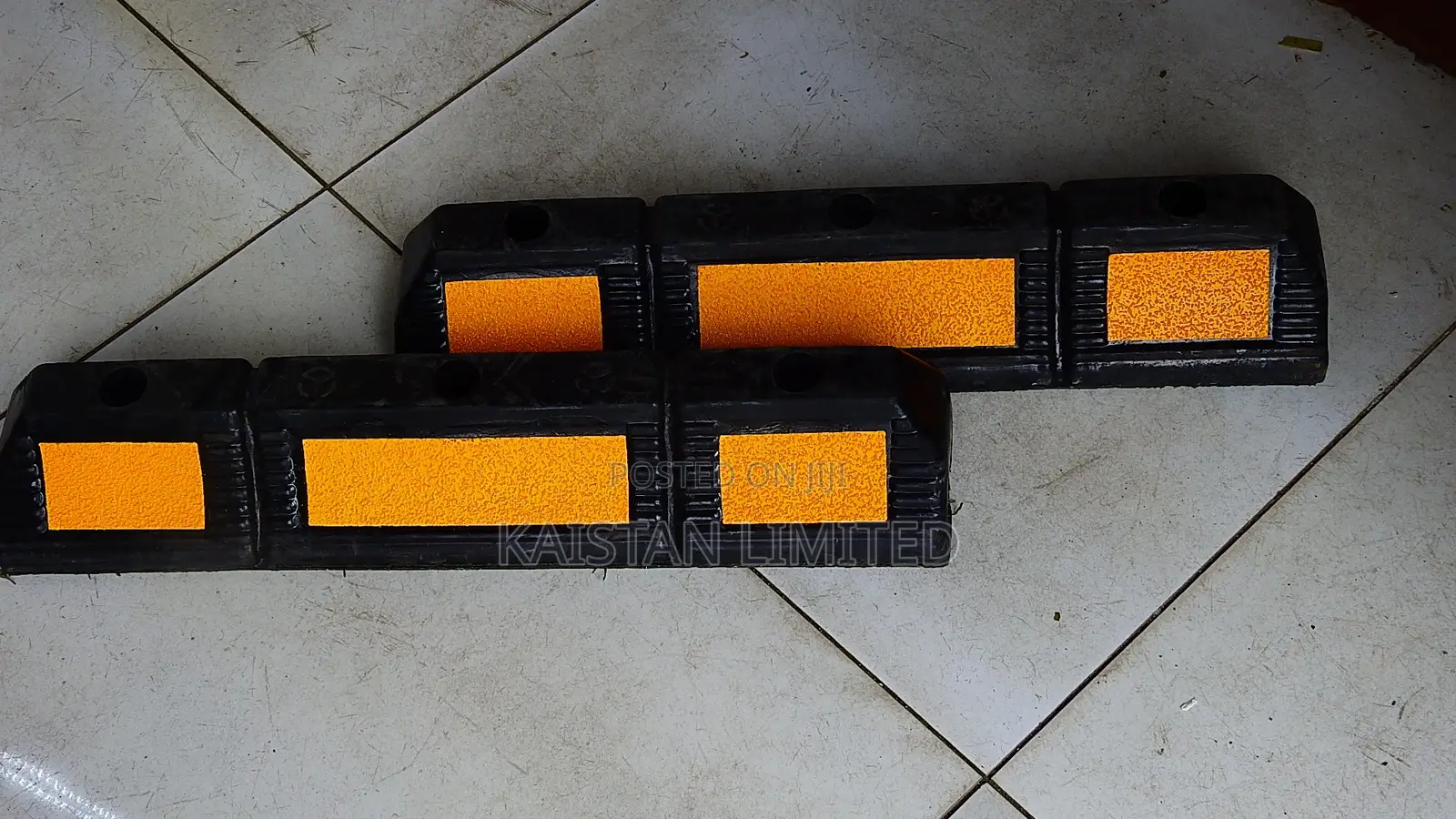 Rubber Car Wheel Stoppers/ Reflective Parking Wheel Stoppers