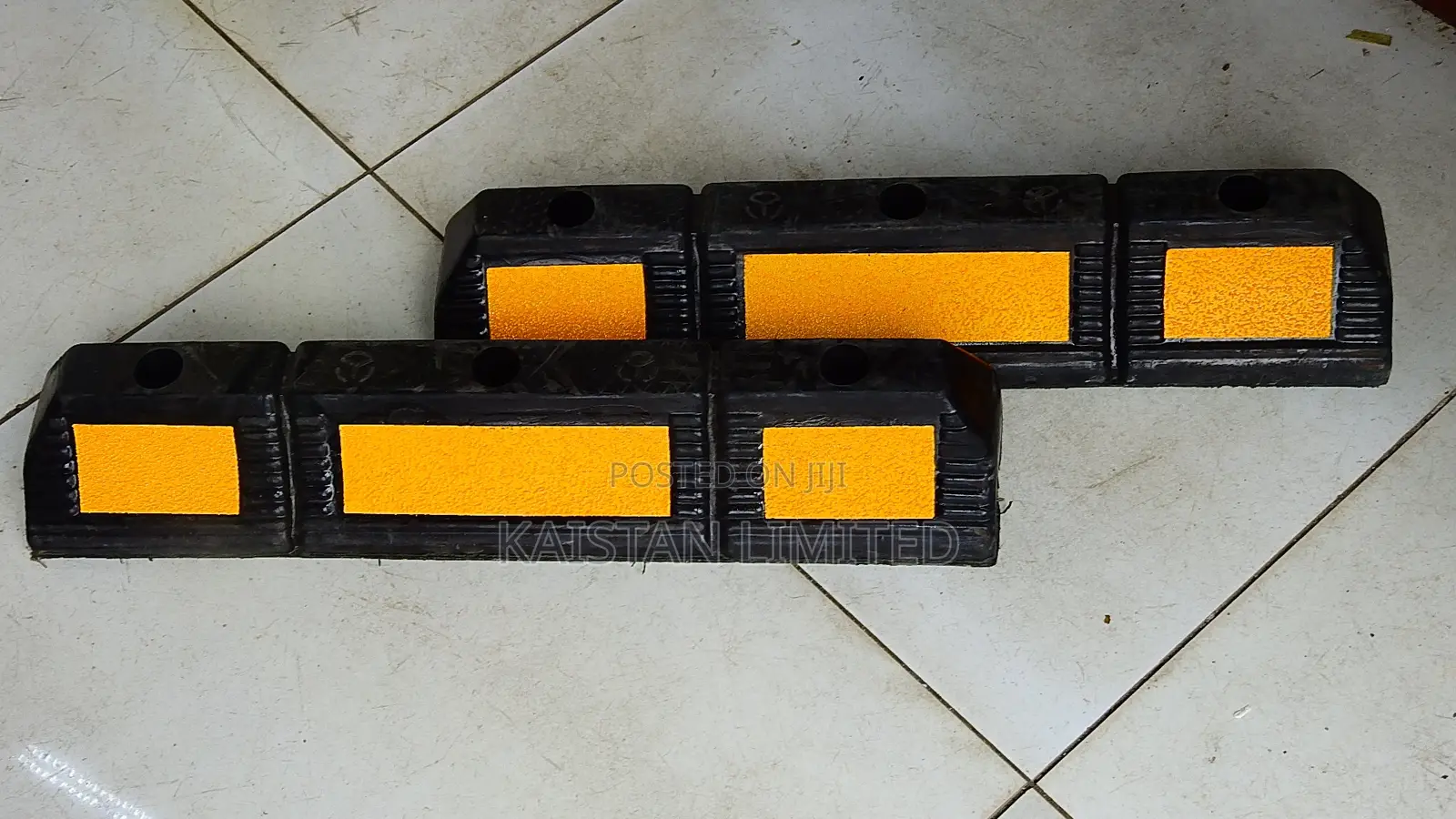 Reflective Parking Car Wheel Stopper. 580*110*85mm