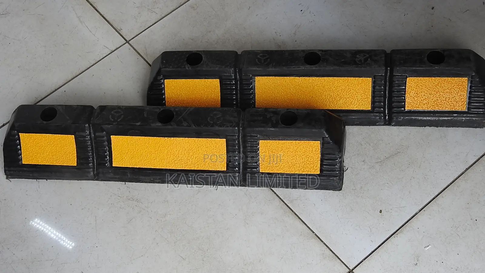 Reflective Rubber Parking Wheel Stopper (580 * 110 * 85mm)