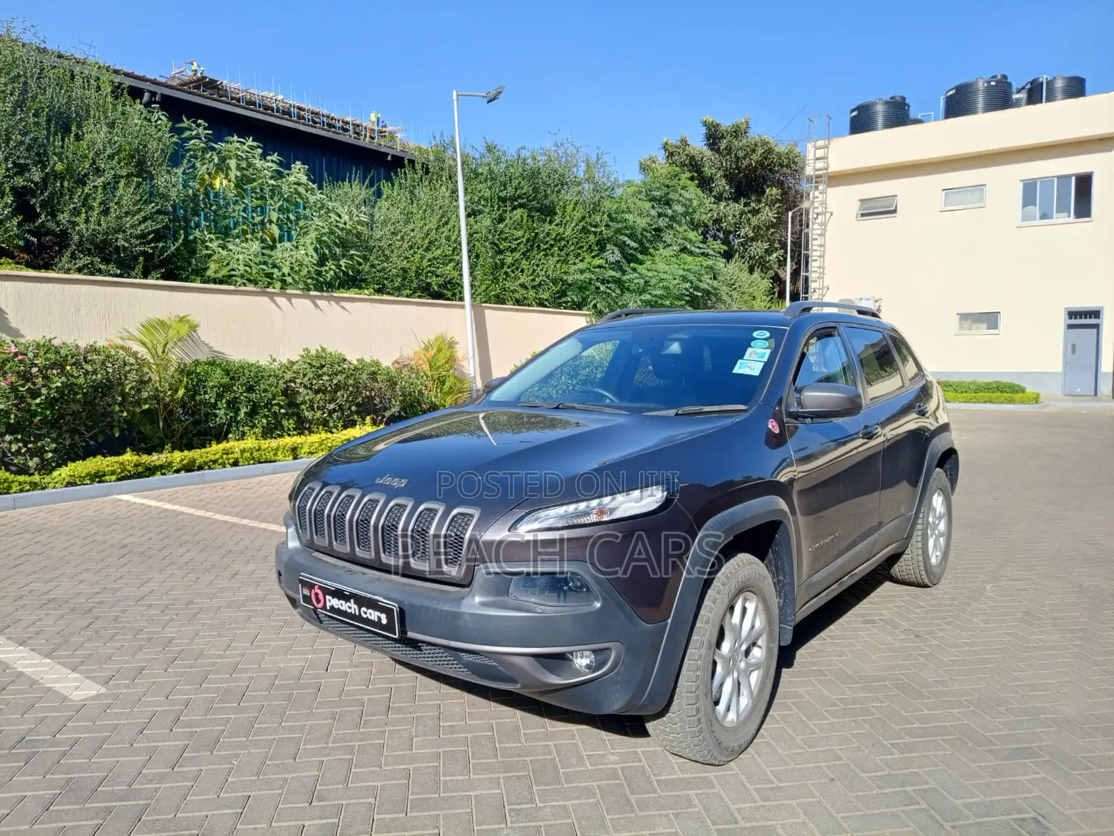 Jeep Cherokee Latitude 4dr SUV (2.4L 4cyl 9A) 2015 Gray