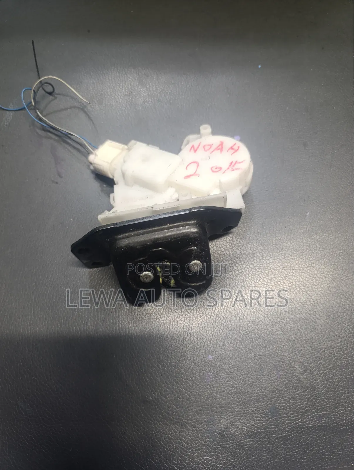 Boot Lock For Toyota Noah 2018 Model